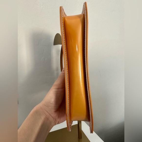 Louis Vuitton Vernis Lexington Pochette Yellow - Picture 7 of 11